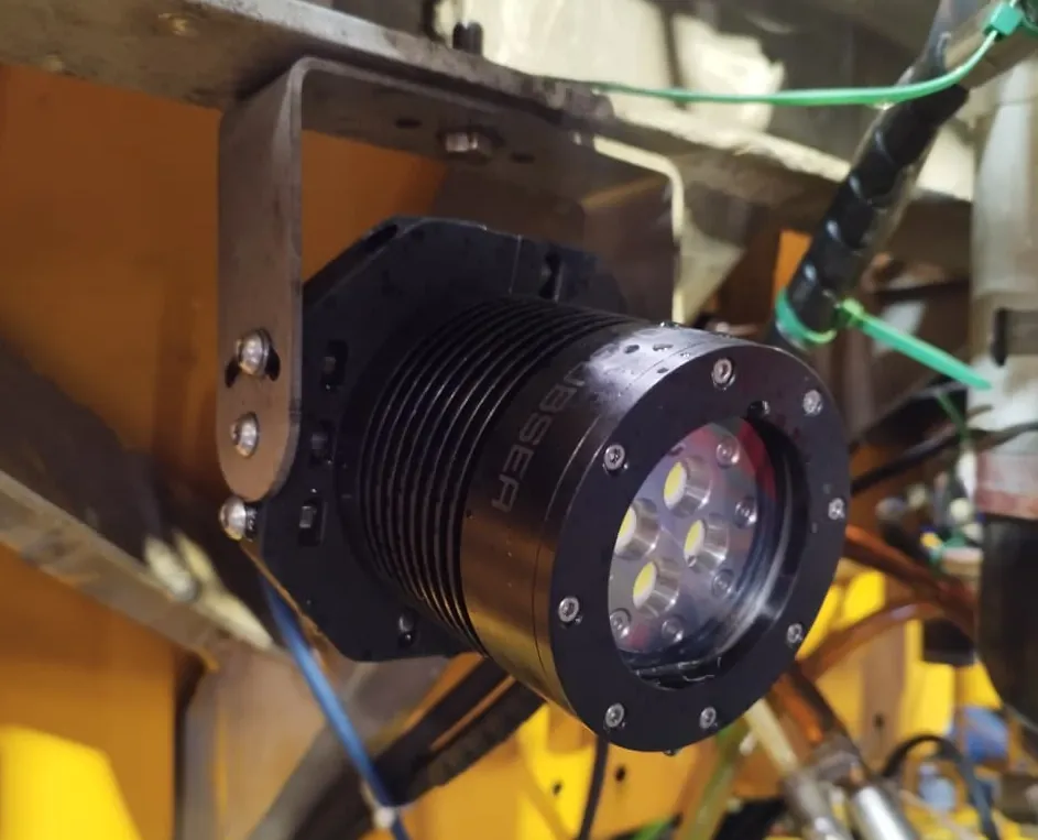 Luminária LED Subsea: Instalada em ROV